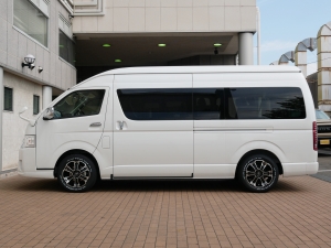ハイエースワゴン新型　シーケンシャル　６速ＡＴ　ワゴン
