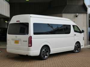 ハイエースワゴン新型　シーケンシャル　６速ＡＴ　ワゴン