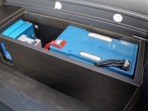 ハイエースワゴン車中泊　２段ベッド　キャンピングカー