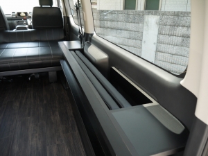 ハイエースバン新車コンプリートS-GL 車中泊×トランポ仕様【FD-BOX7】高さ調整式ベッドキット装備