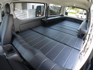 ハイエースバン新車コンプリートS-GL 車中泊×トランポ仕様【FD-BOX7】高さ調整式ベッドキット装備