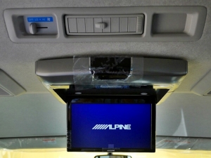 ハイエースワゴンワゴン　内装架装　FD－BOX　シートアレンジ