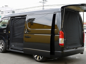 ハイエースワゴンワゴンＧＬ　ｎｅｒｕ海　車中泊　ベッド
