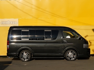 ハイエースワゴンワゴンＧＬ　ｎｅｒｕ海　車中泊　ベッド