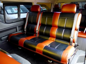 ハイエースワゴンワゴン　車中泊　カスタム　