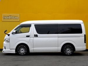 ハイエースワゴンワゴン　車中泊　カスタム　
