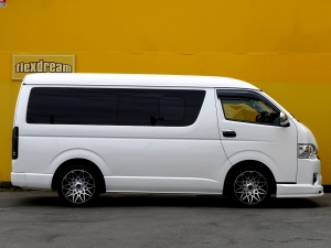 ハイエースワゴンワゴン　車中泊　カスタム　