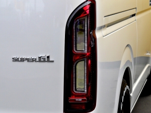 ハイエースバンバン　４ナンバー　ベッド　スーパーＧＬ