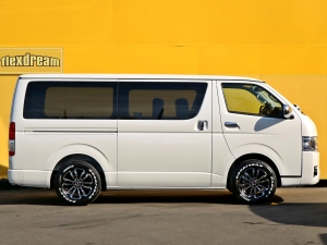 ハイエースバンバン　４ナンバー　パール　ＴＲＨ200