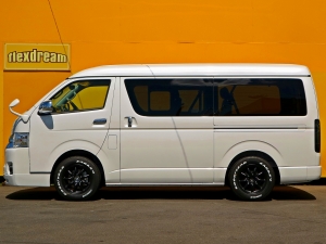 ハイエースワゴンワゴン　パール　４ＷＤ　１０人　２年車検