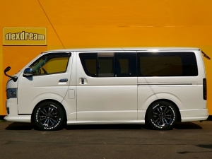 ハイエースバンバン　４ナンバー　パール　ＴＲＨ200