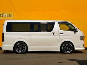 ハイエースバンバン　４ナンバー　パール　ＴＲＨ200