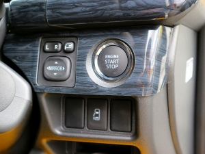 ハイエースワゴンワゴン　内装架装　FD－BOX　シートアレンジ