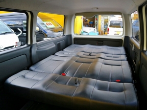 ハイエースバンバン　内装架装　ＦＤ－ＢＯＸ　車中泊