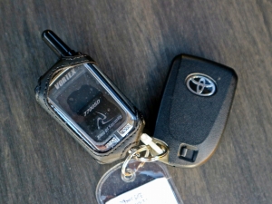 ハイエースバンバン　４ナンバー　パール　ＴＲＨ200