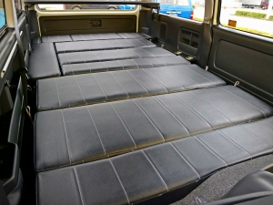 ハイエースワゴンワゴン　内装架装　FD－BOX　シートアレンジ