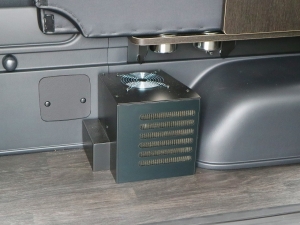 ハイエースワゴンワゴン　内装架装　FD－BOX　シートアレンジ