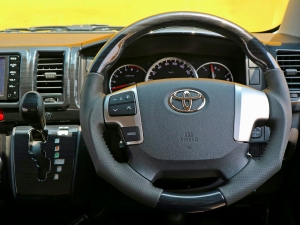 ハイエースバンバン　ワイド　４WD