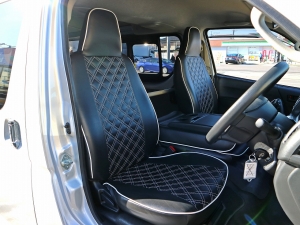 ハイエースバンハイエースバン　４ナンバー　DX　２WD