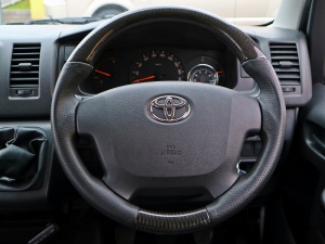 ハイエースバンバン　５速　ＭＴ　キイロ　４ＷＤ　ディーゼル