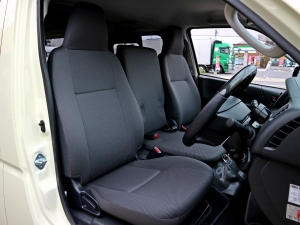 ハイエースバンバン　５速　ＭＴ　キイロ　４ＷＤ　ディーゼル
