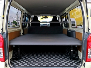 ハイエースバンバン　５速　ＭＴ　キイロ　４ＷＤ　ディーゼル