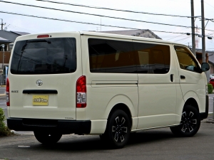 ハイエースバンバン　５速　ＭＴ　キイロ　４ＷＤ　ディーゼル