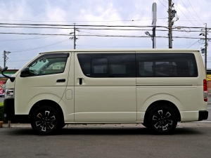 ハイエースバンバン　５速　ＭＴ　キイロ　４ＷＤ　ディーゼル