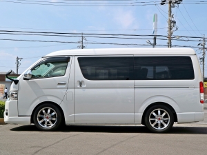 ハイエースワゴンワゴン　GL　１０人乗り　ホワイト　内装架装　ＦＤ－ＢＯＸ