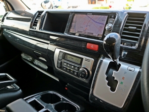 ハイエースワゴンワゴン　GL　１０人乗り　ホワイト　内装架装　ＦＤ－ＢＯＸ