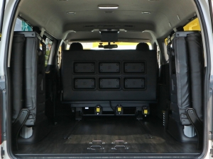 ハイエースワゴンワゴン　GL　１０人乗り　ホワイト　内装架装　ＦＤ－ＢＯＸ