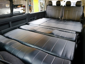 ハイエースワゴンワゴン　10人　FD-BOX　ベッド　車中泊