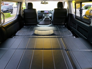 ハイエースワゴンワゴン　10人　FD-BOX　ベッド　車中泊