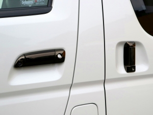 ハイエースワゴンワゴン　10人　FD-BOX　ベッド　車中泊