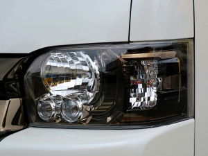 ハイエースワゴンワゴン　10人　FD-BOX　ベッド　車中泊