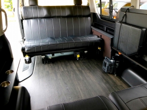 ハイエースワゴンワゴン　10人　FD-BOX　ベッド　車中泊