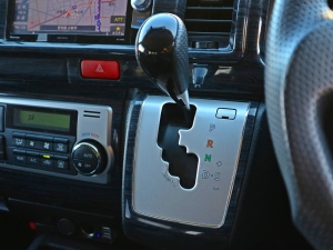 ハイエースワゴンワゴン　内装架装　FD－BOX　シートアレンジ