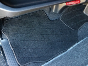 ハイエースワゴンワゴン　内装架装　FD－BOX　シートアレンジ