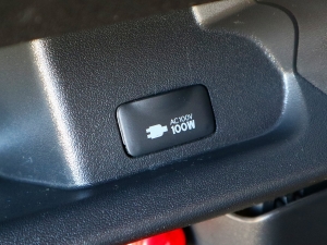ハイエースワゴンワゴン　内装架装　FD－BOX　シートアレンジ