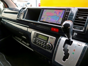 ハイエースワゴンワゴン　内装架装　FD－BOX　シートアレンジ