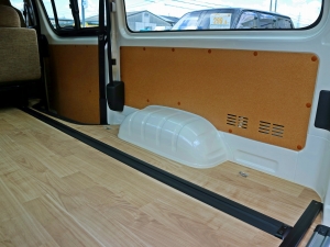 ハイエースバンアウトドア　キャンプ　車中泊　バンライフ　１BOX　ベッド　キャンピングカー