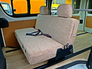 ハイエースバンアウトドア　キャンプ　車中泊　バンライフ　１BOX　ベッド　キャンピングカー