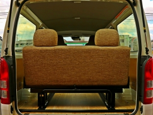 ハイエースバンアウトドア　キャンプ　車中泊　バンライフ　１BOX　ベッド　キャンピングカー