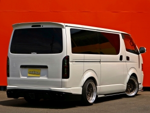 ハイエースバンバン　乗用登録　ベッド　エアロ　スティンガー