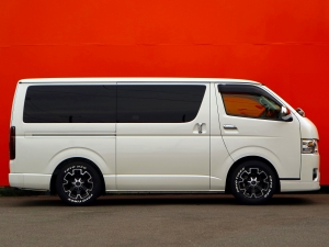 ハイエースバンバン　カスタム　車中泊　レジャー　ベッド