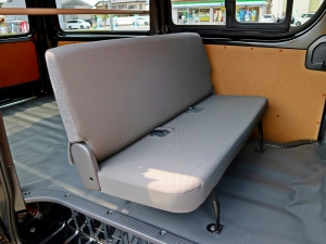 ハイエースバンアウトドア　キャンプ　車中泊　バンライフ　１BOX　ベッド　キャンピングカー