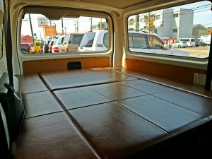 ハイエースバンアウトドア　キャンプ　車中泊　バンライフ　１BOX　ベッド　キャンピングカー