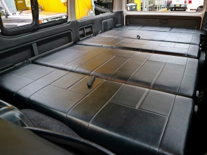 ハイエースワゴンキャンプ　車中泊　アウトドア　レジャー　内装架装