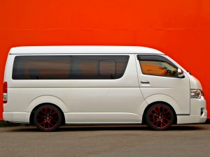 ハイエースワゴンキャンプ　車中泊　アウトドア　レジャー　内装架装