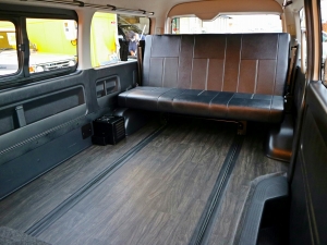 ハイエースワゴンキャンプ　車中泊　アウトドア　レジャー　内装架装